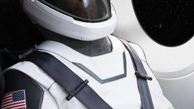 İşte SpaceXin merakla beklenen uzay kıyafeti