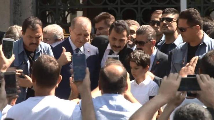 Cumhurbaşkanı Erdoğan, Cuma namazını torunuyla kıldı