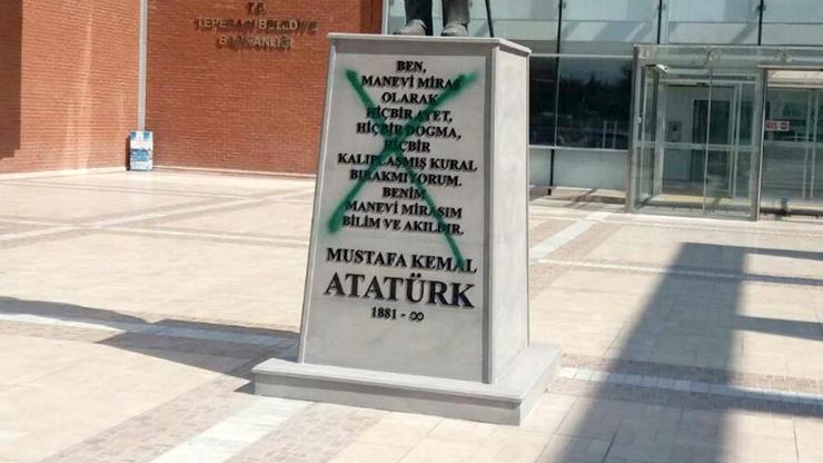 Eskişehirde Atatürk heykeline saldırı