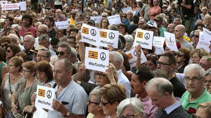 Barselonada binlerce kişi hayatını kaybedenleri andı