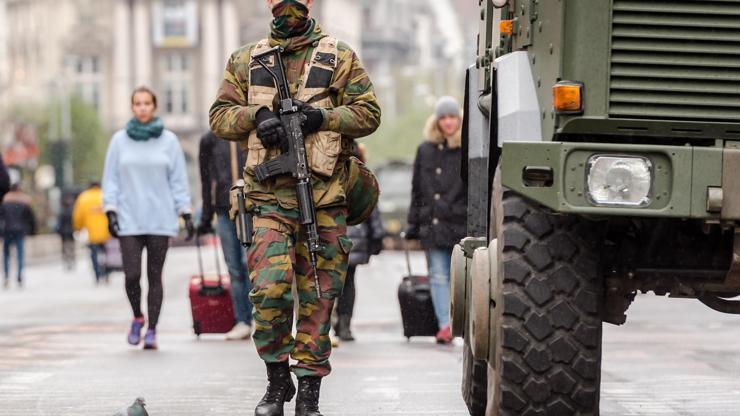 Belçikada askerler 2020ye kadar sokakta