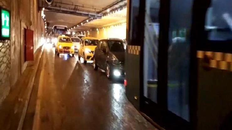 Son dakika... İstanbulda Taksim tünelini su bastı