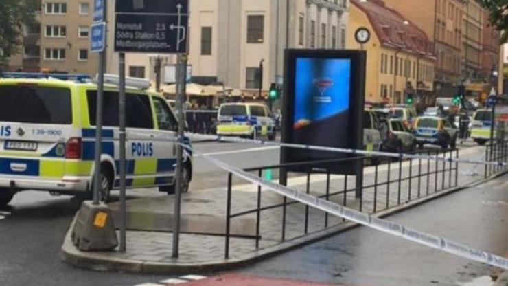 Stockholmde polise bıçaklı saldırı