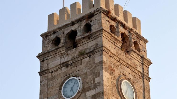 Tarihi Saat Kulesinin saatleri durdu