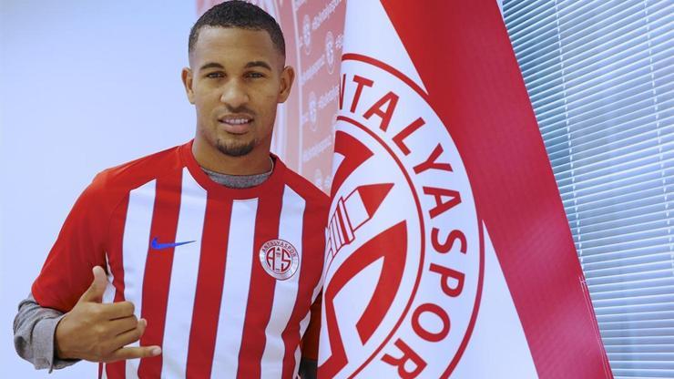 Vainqueur için imza töreni