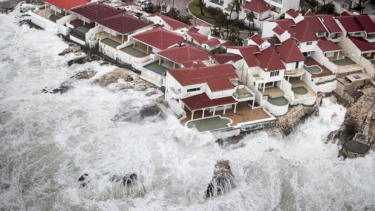 Fransa, Irma Kasırgasının vurduğu 2 adayı doğal afet bölgesi ilan etti