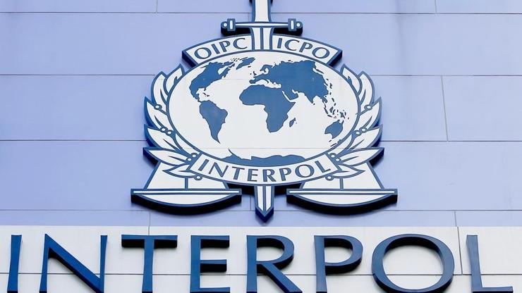 Interpol tarafından aranan İngiliz kadın Kütahyada yakalandı
