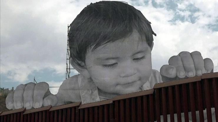 ABD - Meksika sınırında dev çocuk portresi
