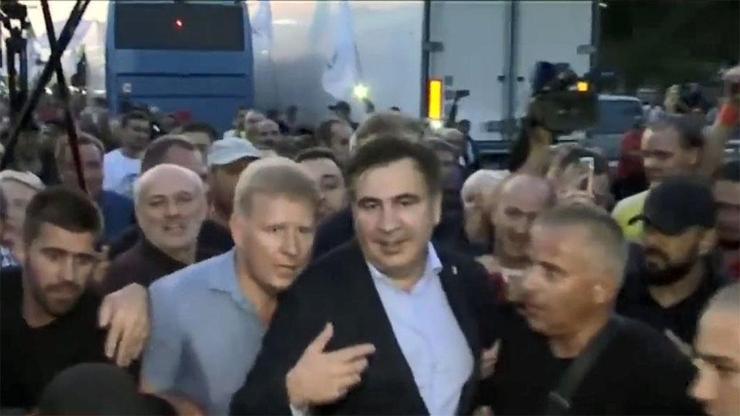 Yasaklı lider Saakaşvili, Ukraynaya döndü, sınırda arbede çıktı