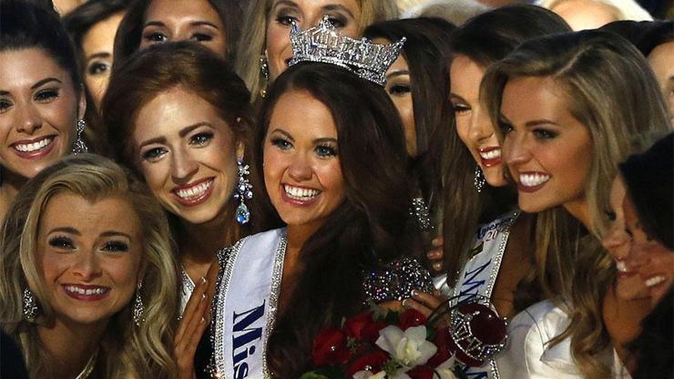 Miss America güzelleri Trumpı eleştirdi