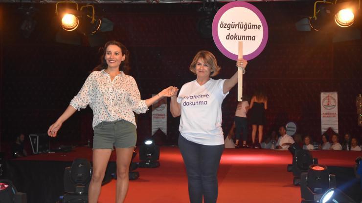 İzmirde kadına şiddete karşı Karışamazsınız etkinliği