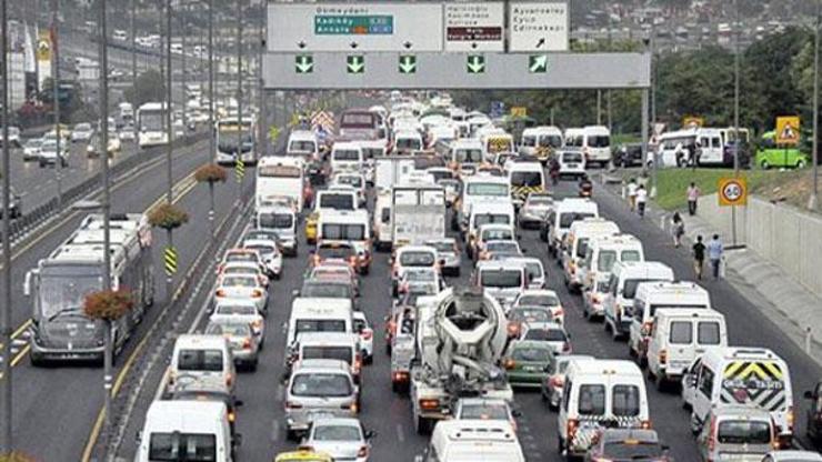 Tatil bitti İstanbulda trafik yoğunlaştı