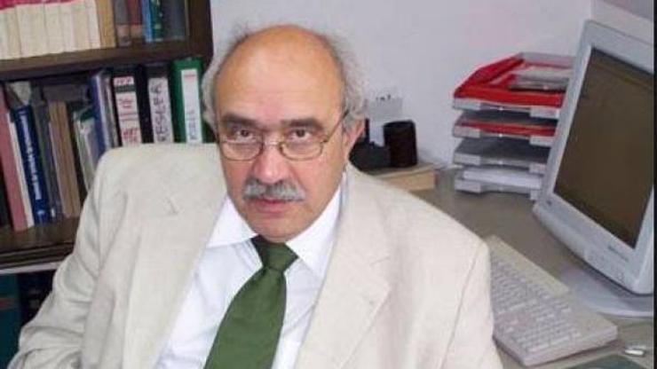 Prof. Dr. Semih Tezcan uçakta hayatını kaybetti