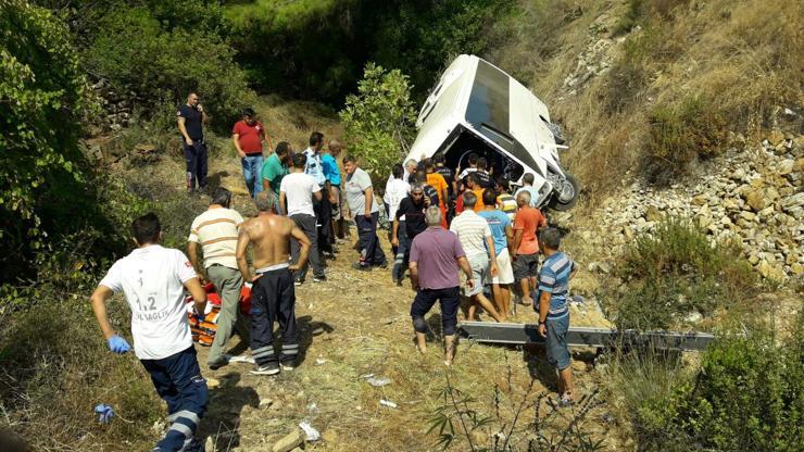 Antalyada tur otobüsü şarampole devrildi: 5 ölü, 27 yaralı