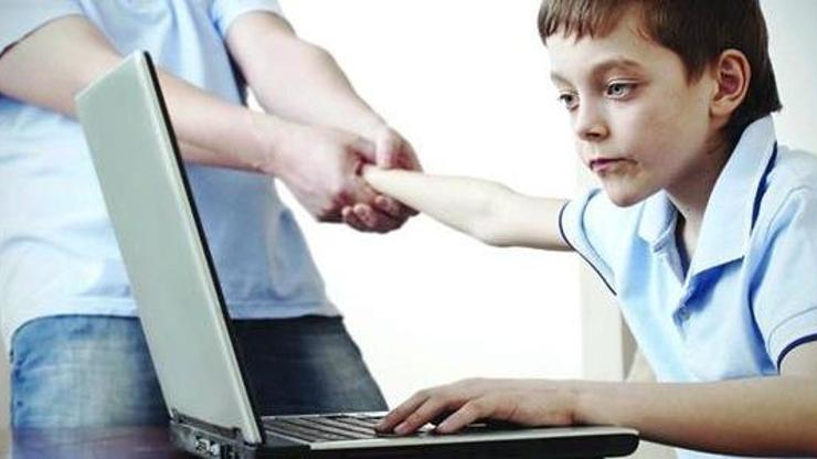 Çocuklarda kontrolsüz internet kullanımı obeziteyi tetikliyor
