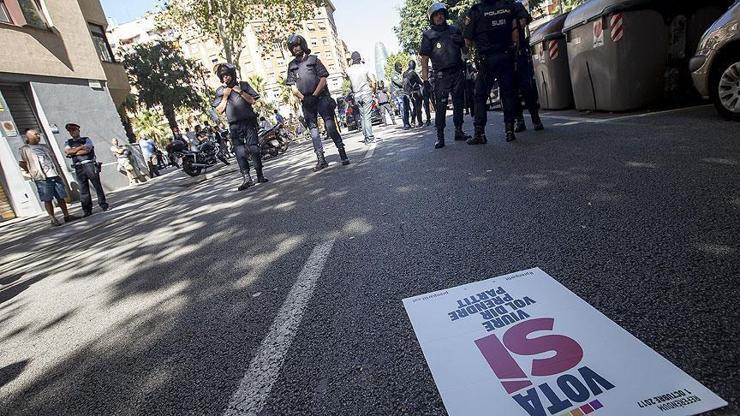İspanyol hükümeti Katalonyadaki gerginliği düşürmeye çalışıyor