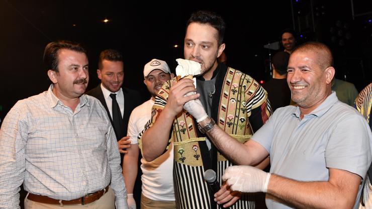 Dondurma festivaline Murat Bozu 40 bin kişi izledi