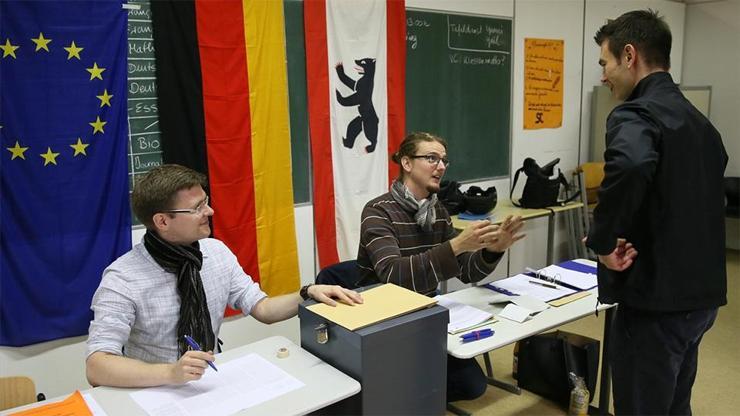 Son dakika... Almanyada seçim: Merkel, 4. kez üst üste seçimi kazandı