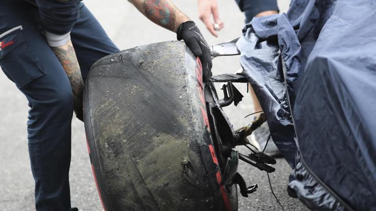 F1de korkunç kaza... Carlos Sainz Jr. ucuz atlattı