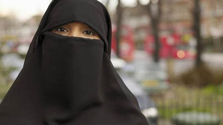 Danimarka’da burka ve peçe yasaklanıyor