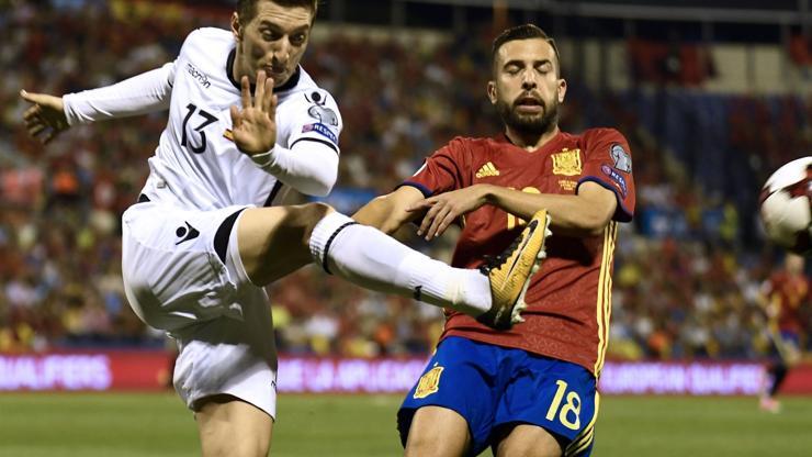Arnavutluk İspanyaya karşı Katalan futbolcu oynattı