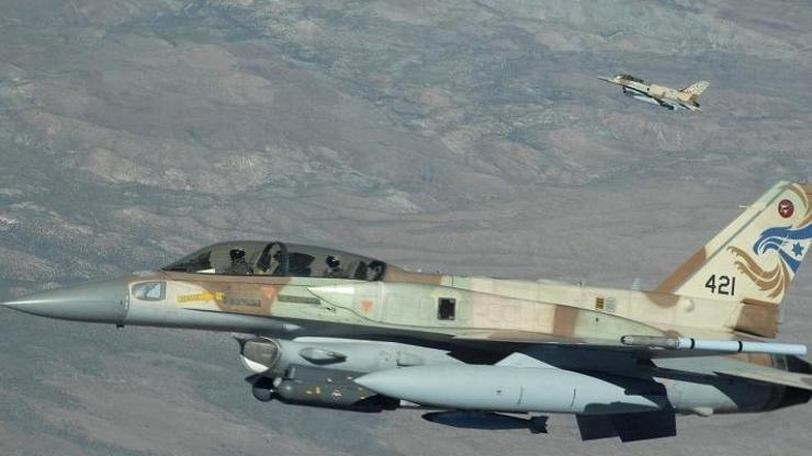 İsrail uçakları Suriyede silah deposu vurdu