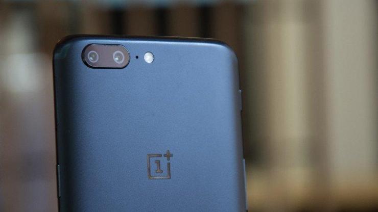 OnePlus 5T için gün sayıyor