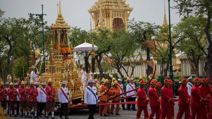 1 yıl önce ölen Tayland Kralı için 90 milyon dolarlık cenaze töreni