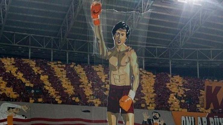 Galatasaray taraftarından 12 Numaraya karşı Rocky hamlesi