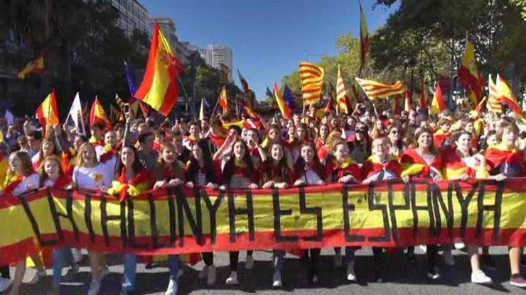 Barcelonada dev gösteri: 300 bin kişi katıldı