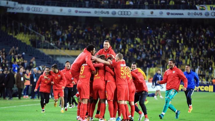 Fenerbahçe taraftarlarından yönetime ve Kocamana tepki