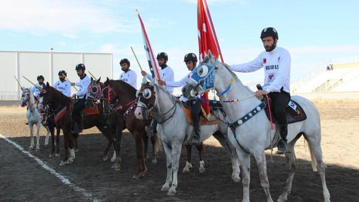 Erzurum’da yem ödüllü cirit turnuvası