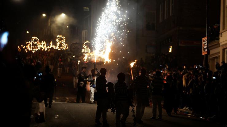 İngiterede 400 yıllık festival ateşi