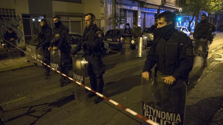 Yunanistanda parti binasına silahlı saldırı