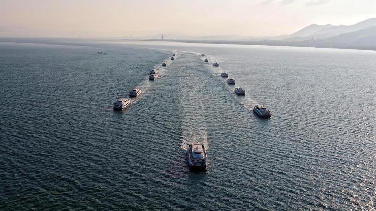 Yeni yolcu gemileri, İzmirlileri selamladı