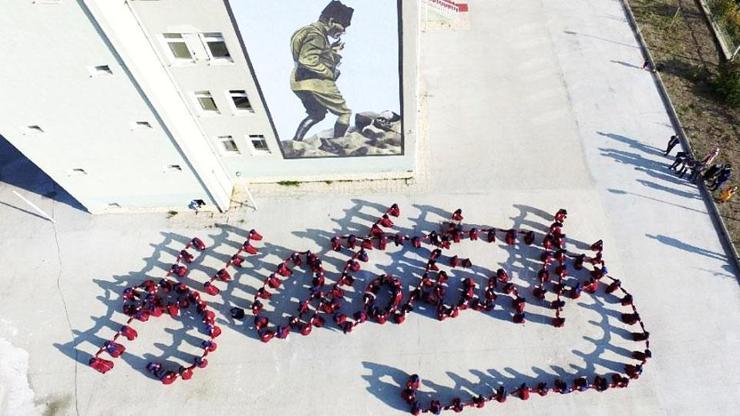 İmam Hatip Lisesi öğrencilerinden Atatürk kareografisi