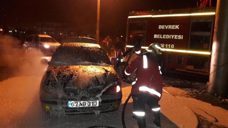 Seyir halinde yanmaya başlayan otomobil paniğe neden oldu