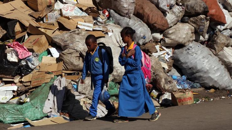 Etiyopya’nın başkentinde çöp tepeleri oluştu