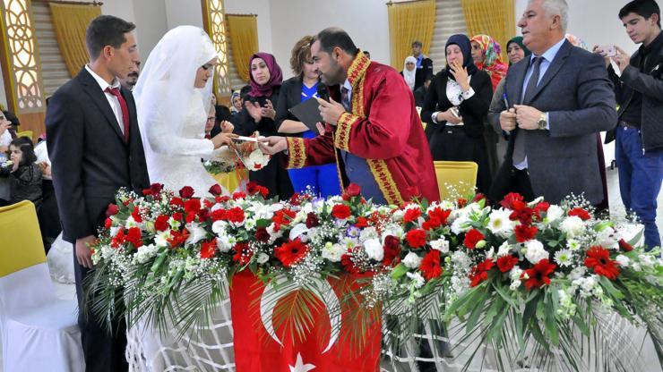 Türkiyede ilk kez bir müftü resmi nikah kıydı