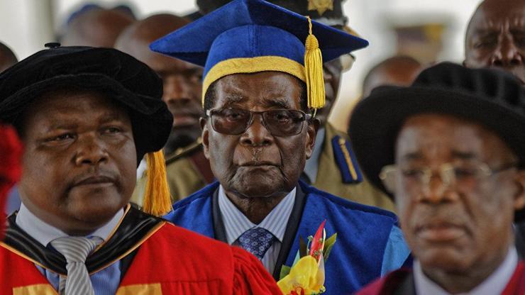 Son dakika: Zimbabve lideri Mugabe ilk kez halkın karşısına çıktı