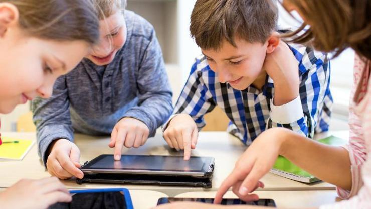 Çocuklarda dijital ekrana maruz kalmak konuşma gecikmesine neden oluyor