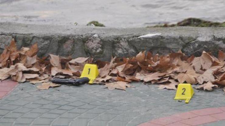Havaya ateş açtı, polisi görünce kendini vurdu