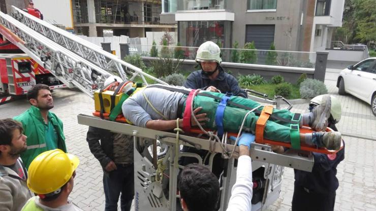 Kadıköydeki inşaatta beton pompasının kolu kırılıp işçinin üzerine düştü
