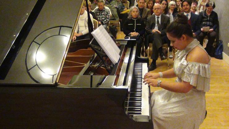 Otizmli Türk kızından Budapeştede muhteşem piyano konseri
