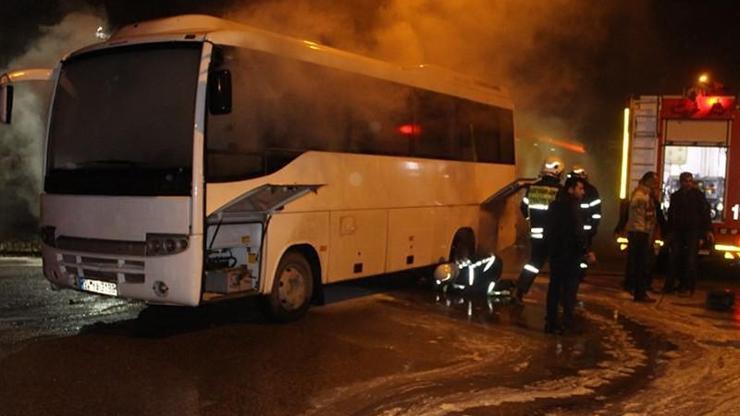 Tekstil işçilerini taşıyan otobüs alev aldı