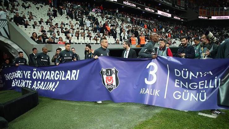 Beşiktaş’tan engellilere pankartlı destek