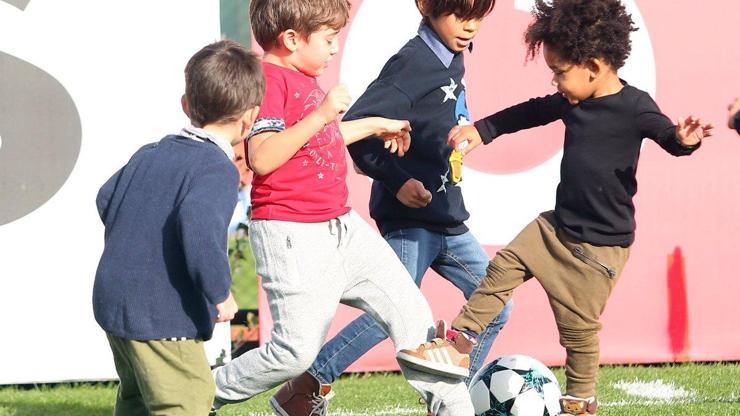Beşiktaş derbi zaferi sonrası çoluk çocuk antrenmana çıktı