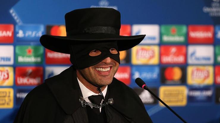 Fonseca sözünü tuttu, Zorro kıyafeti giydi