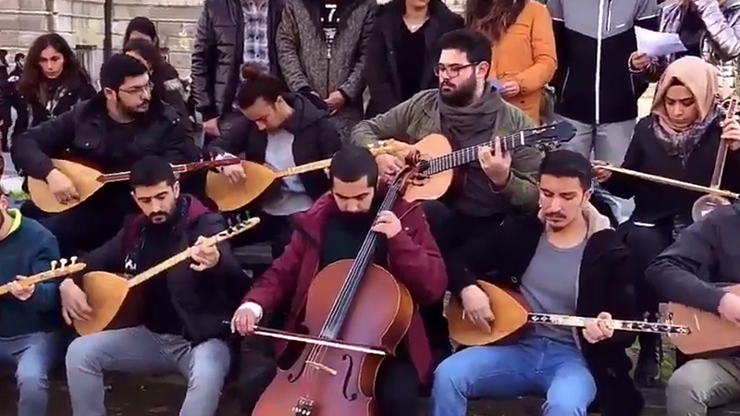 Müzik haramdır bildirisine müzikli protesto