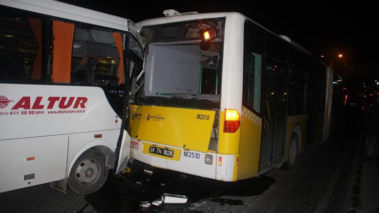 Havalimanı çalışanlarını taşıyan servis aracı İETT otobüsüne çarptı